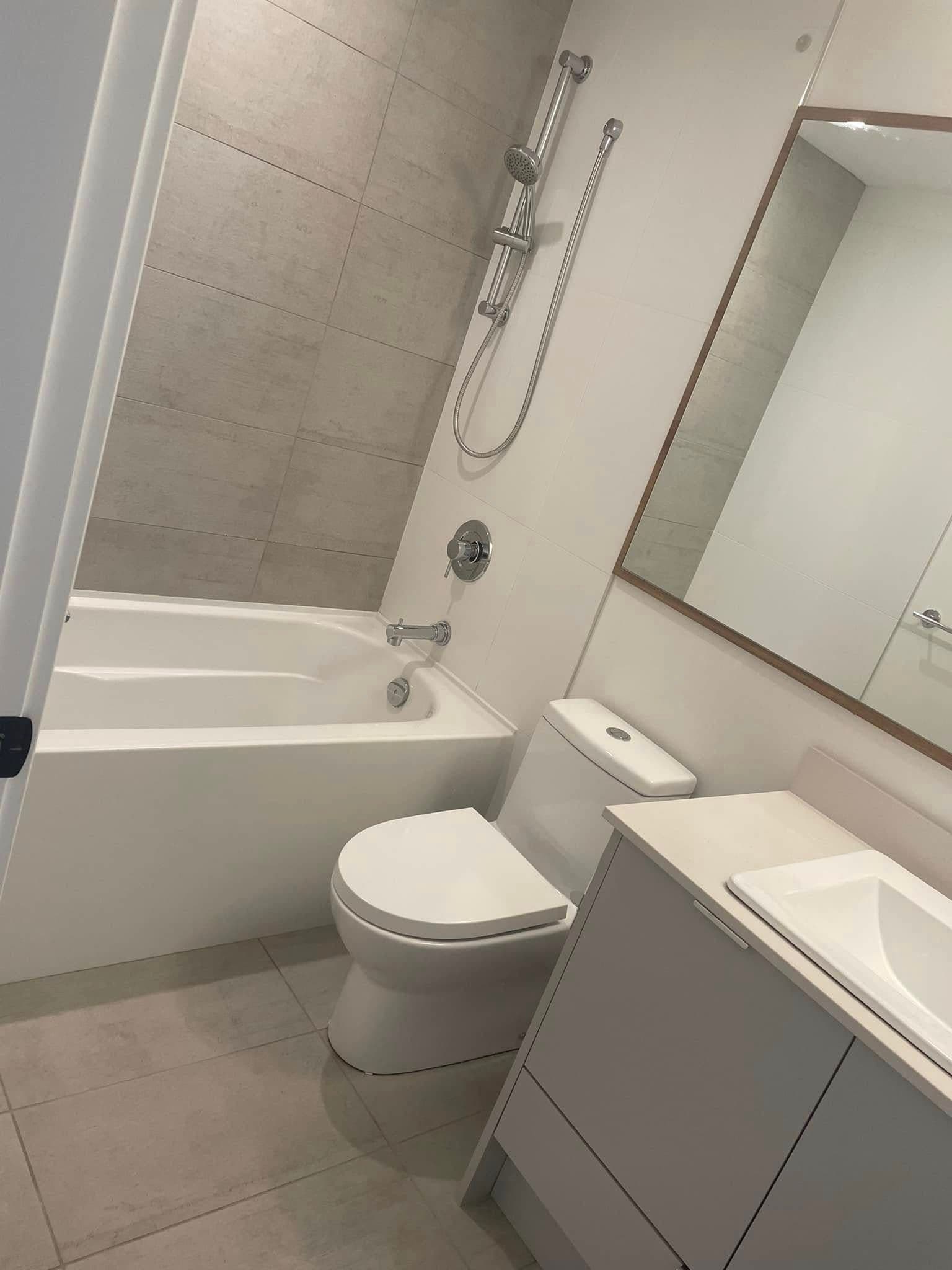 Full Bathroom — Tub & Fixture Cleaning