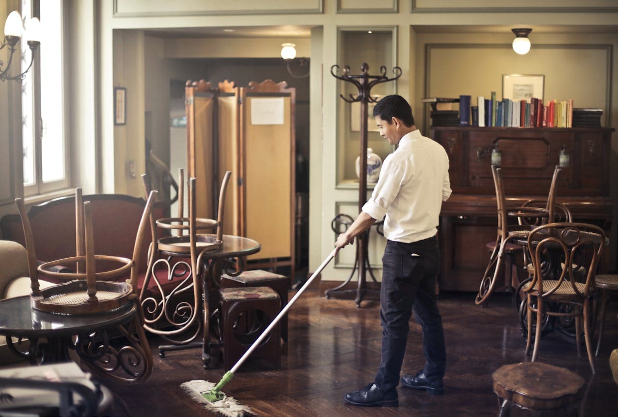 Restaurant Floor — Closing Clean