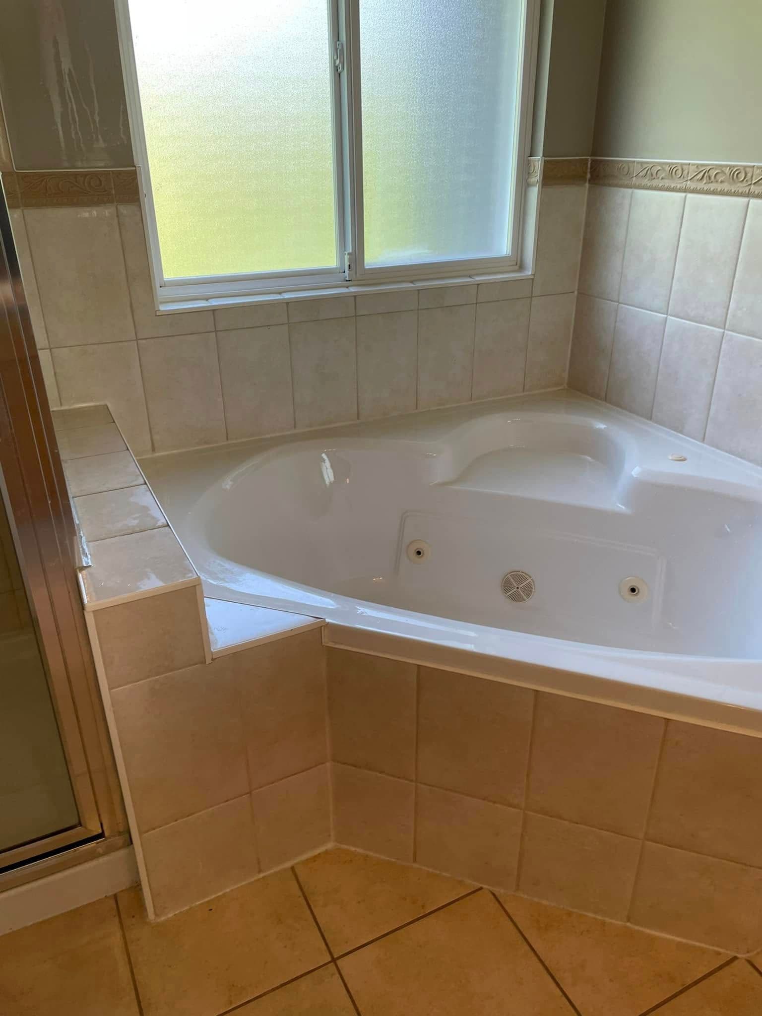Jacuzzi Tub — Residential Deep Clean