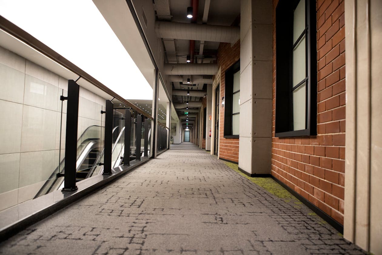 Commercial Hallway — Deep Extraction